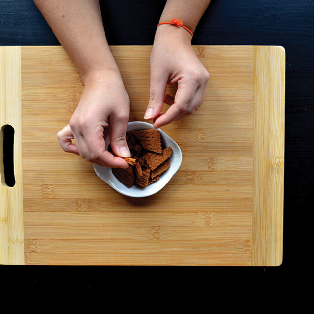 Étape 2 - Recette Crumble de spéculoos mousse de Fourme d’Ambert au poivre timut