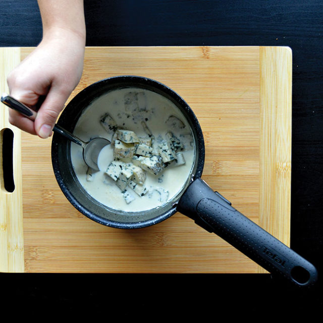 Étape 3 - Recette Crumble de spéculoos mousse de Fourme d’Ambert au poivre timut