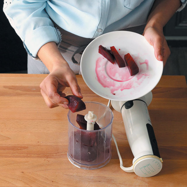 Étape 1 - Recette Oeufs marbrés à la betterave et farcis à la crème de Fourme d’Ambert