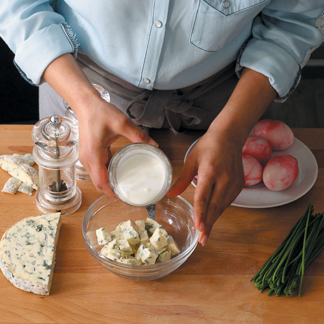 Étape 6 - Recette Oeufs marbrés à la betterave et farcis à la crème de Fourme d’Ambert