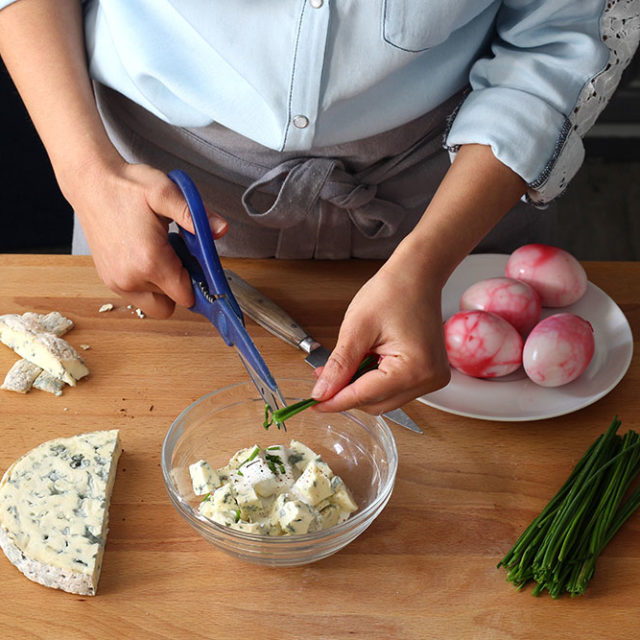 Étape 7 - Recette Oeufs marbrés à la betterave et farcis à la crème de Fourme d’Ambert