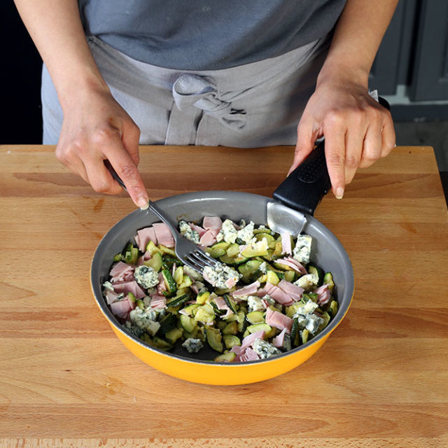 Étape 3 - Recette Pizza soleil aux courgettes, jambon et Fourme d’Ambert