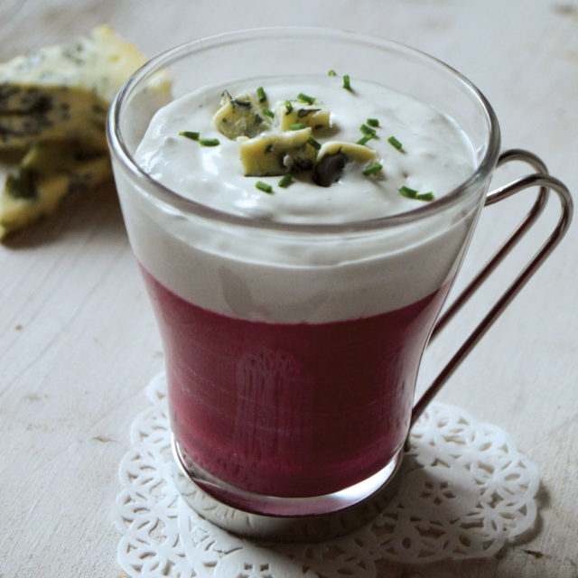 Cappuccino de betterave et Fourme d’Ambert