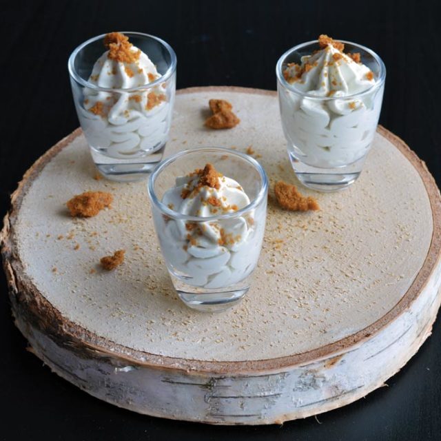 Crumble de spéculoos mousse de Fourme d’Ambert au poivre timut