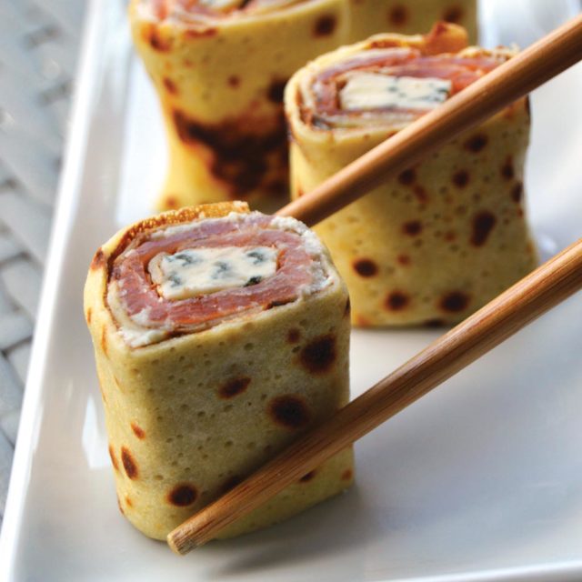 Maki de crêpes à la Fourme d’Ambert et au saumon fumé