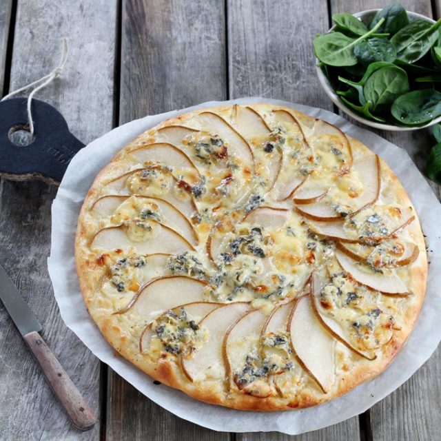 Pizza Fourme d’Ambert et poire