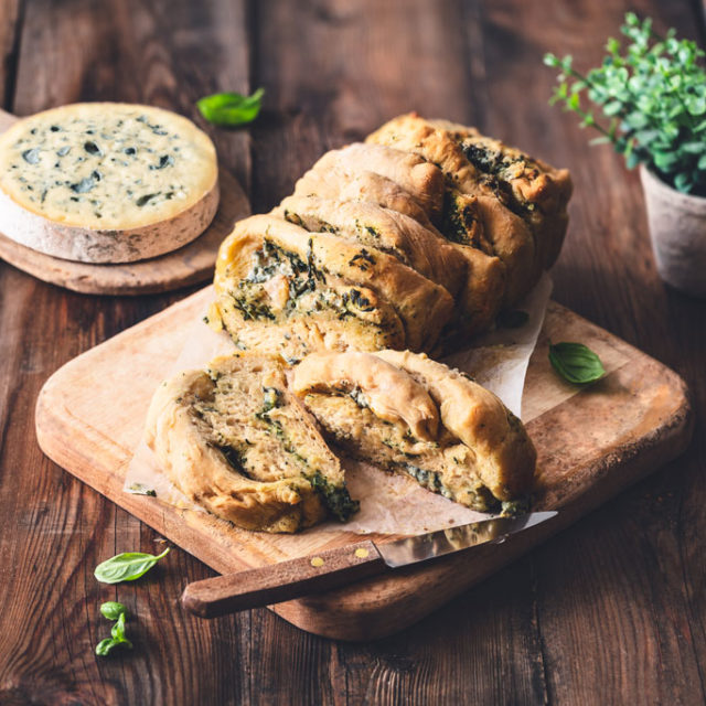 Pull appart bread à la Fourme d’Ambert, ail et jambon d’Auvergne