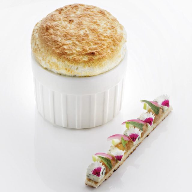 Fourme d’Ambert-Soufflé mit Birnenchutney