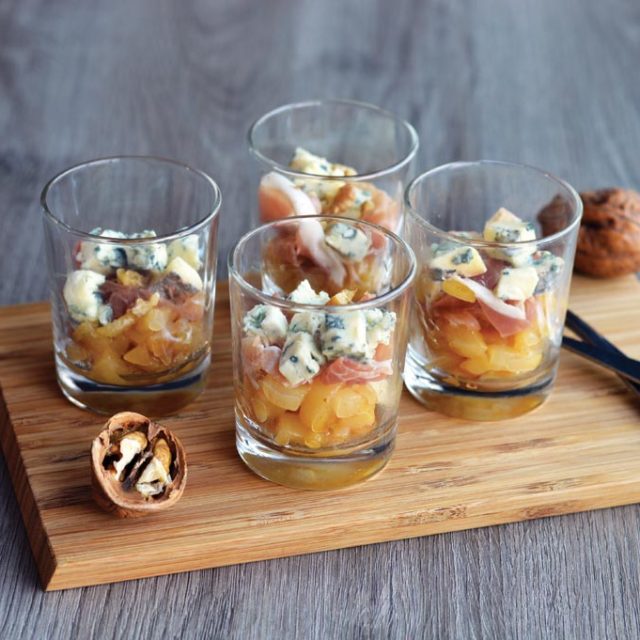 Verrine de poire, jambon cru, noix et Fourme d’Ambert