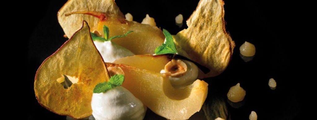 Mousseux de Fourme d’Ambert poires pochées et séchées, coulis de poires et noisettes