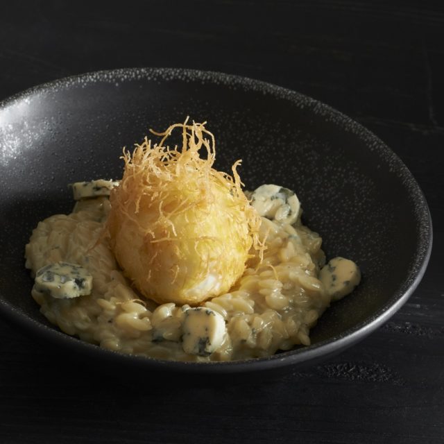 Langues d’oiseaux façon risotto, Fourme d’Ambert et œuf frit aux cheveux d’ange