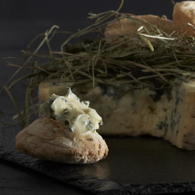 Petits pains soufflés à la Fourme d’Ambert