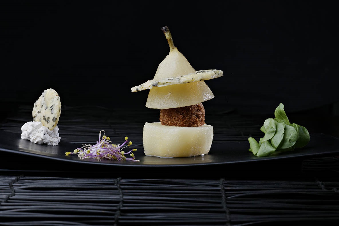 Muscadet-poached Pears with a Fourme d’Ambert Croustillant Centre - Fromage AOP Fourme d'Ambert