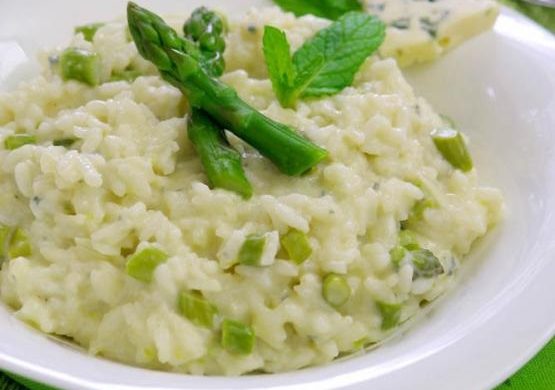 Risotto crémeux aux asperges vertes et Fourme d’Ambert