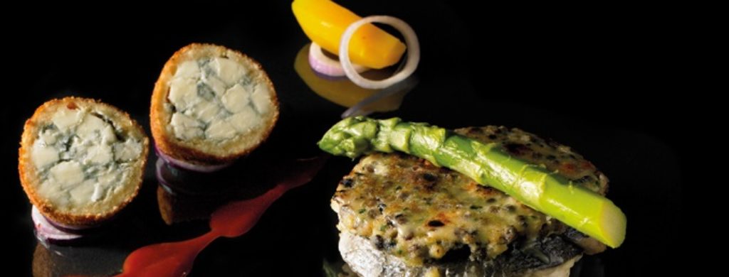 Tournedos de cabillaud en croûte de lentilles et cromesquis de Fourme d’Ambert