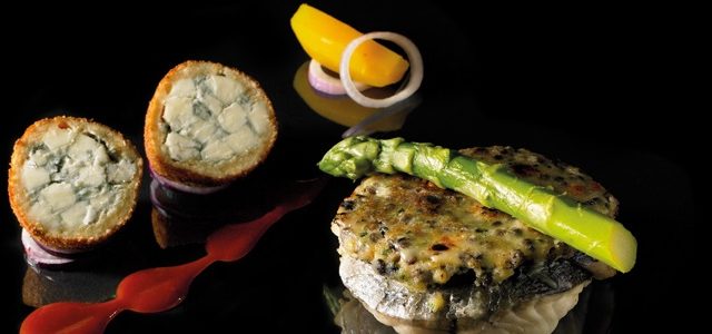 Tournedos de cabillaud en croûte de lentilles et cromesquis de Fourme d’Ambert