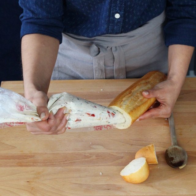 Étape 10 - Recette Baguette farcie à la Fourme d’Ambert et poivrons grillés