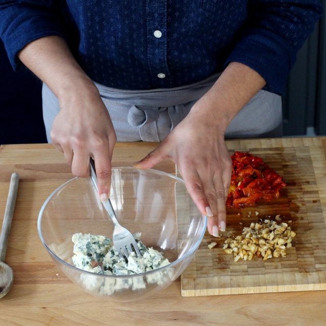 Étape 3 - Recette Baguette farcie à la Fourme d’Ambert et poivrons grillés