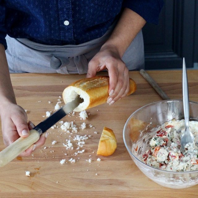 Étape 9 - Recette Baguette farcie à la Fourme d’Ambert et poivrons grillés