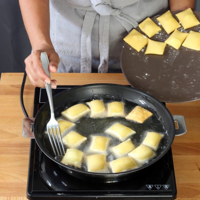 Étape 12 - Recette Ravioles frites à la Fourme d’Ambert