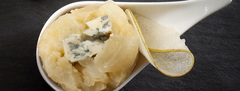 Terrine de poires caramélisées au miel du Lubéron et Fourme d’Ambert, pâte de coing