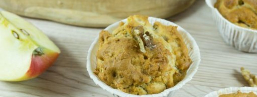 Blauschimmelkäse-Muffins mit Äpfeln und Walnüssen