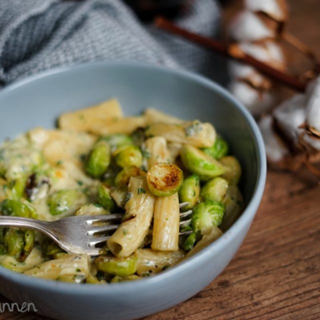 Tortiglioni mit Fourme d’Ambert und Rosenkohl