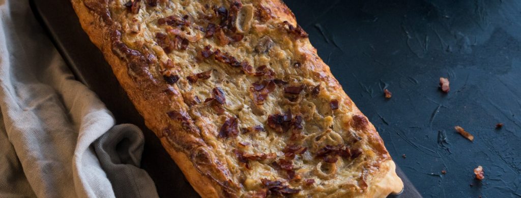 Zwiebelkuchen mit Fourme d’Ambert