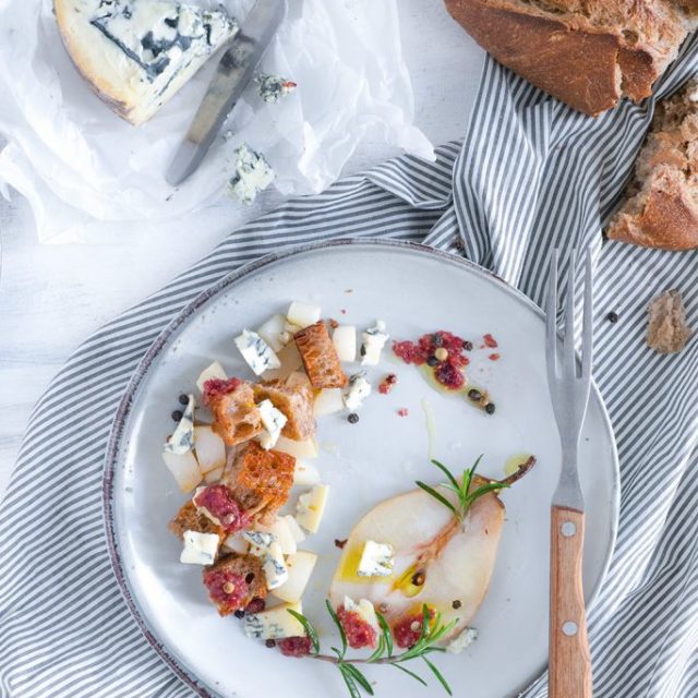 Brotsalat mit Blauschimmelkäse