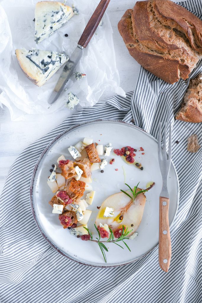 Brotsalat mit Blauschimmelkäse - Fromage AOP Fourme d&amp;#39;Ambert