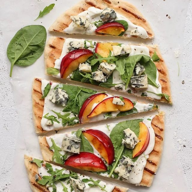 Flatbread vom Grill mit Fourme d’Ambert