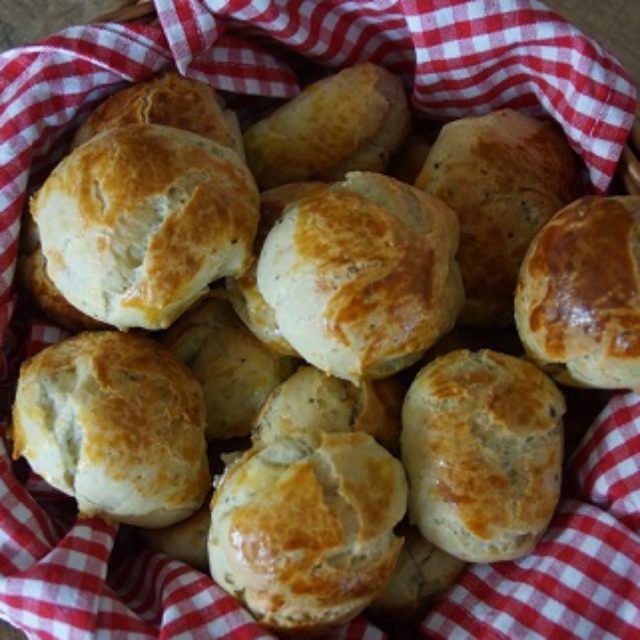 Gougères mit Fourme d’Ambert