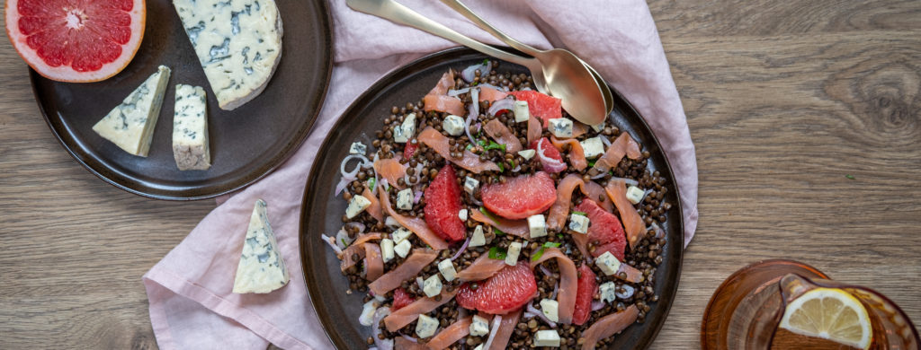 Salade de lentilles vertes du Puy au saumon fumé, Fourme d’Ambert AOP et agrumes