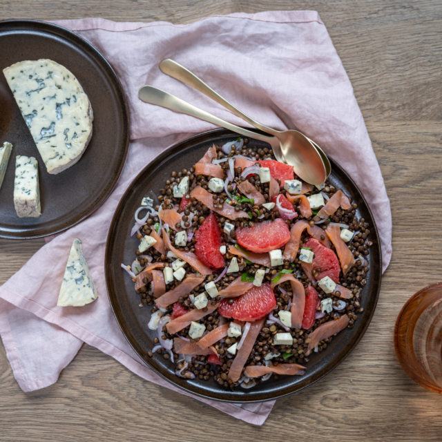 Salade de lentilles vertes du Puy au saumon fumé, Fourme d’Ambert AOP et agrumes