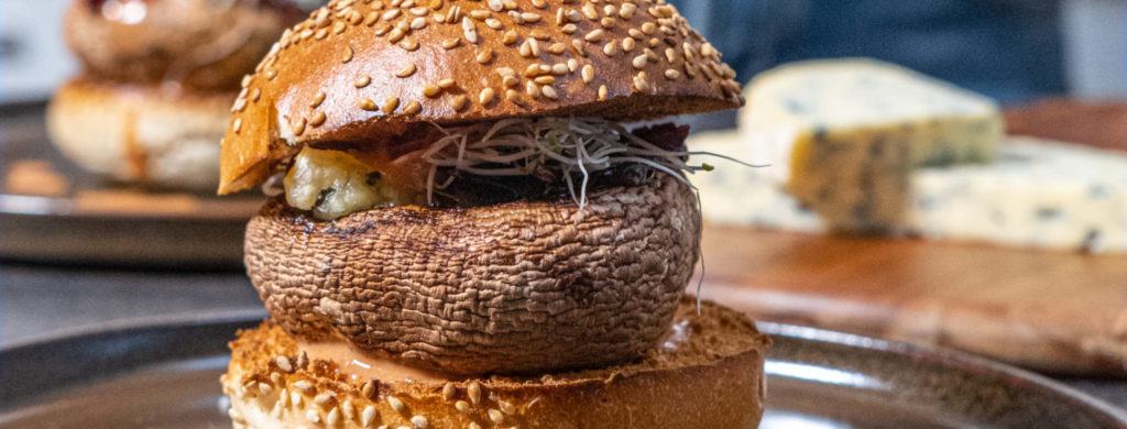 Portobelloburger met Fourme d’Ambert AOP