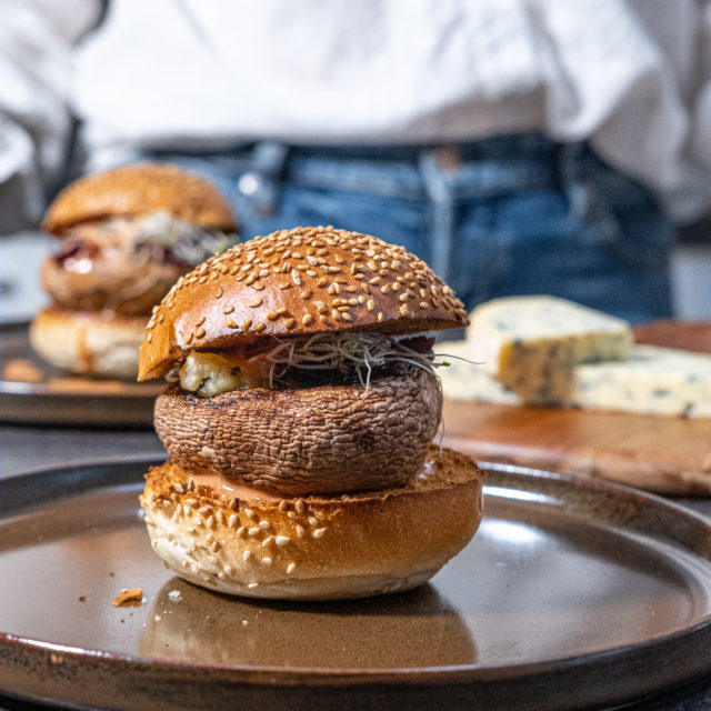 Portobelloburger met Fourme d’Ambert AOP