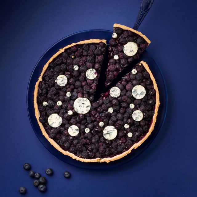 Blueberries and Fourme d’AMBERT pie