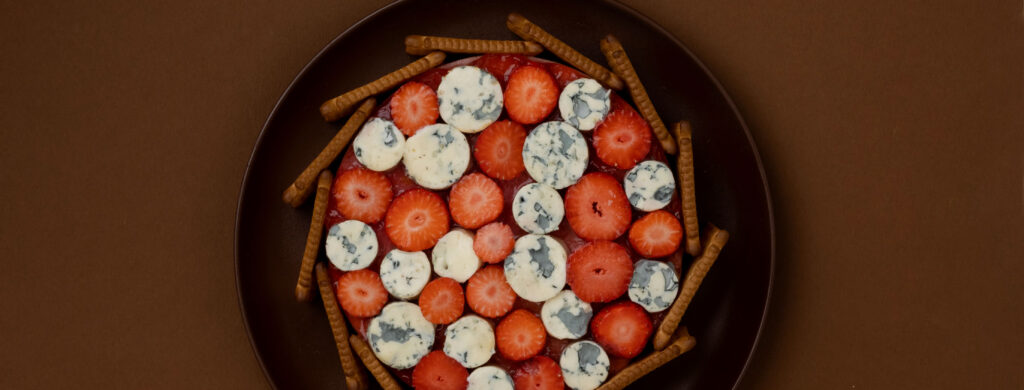 CHARLOTTE WITH STRAWBERRIES, SMALL BISCUITS FROM NANTES AND AOP FOURME D’AMBERT