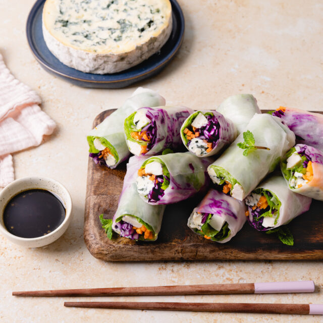 Rouleaux de printemps au poulet, légumes frais et Fourme d’Ambert