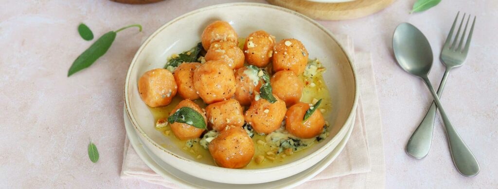 Gnocchis de patate douce au beurre de sauge farcis à la Fourme d’Ambert