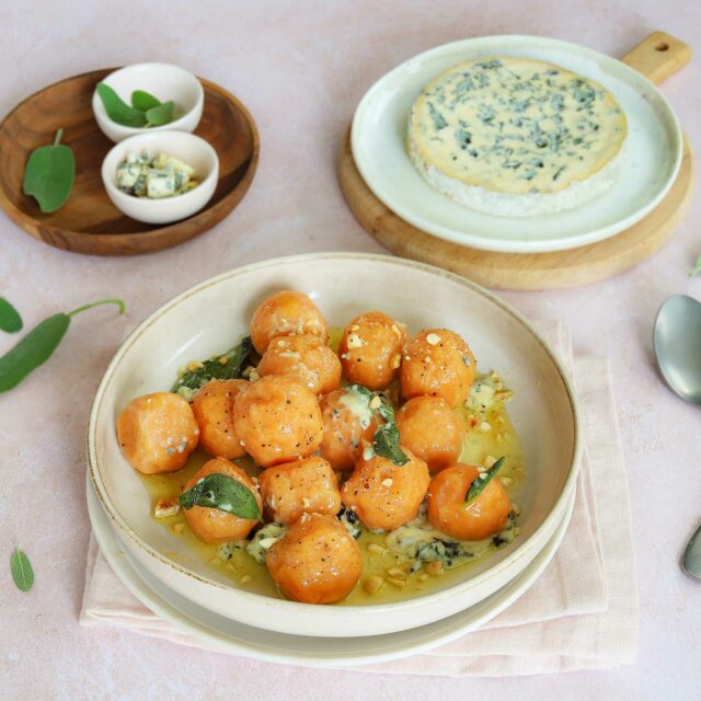 Gnocchis de patate douce au beurre de sauge farcis à la Fourme d’Ambert