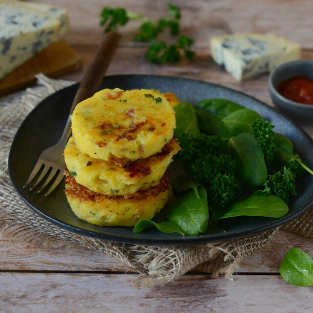 Galette de polenta à la Fourme d’Ambert et au speck