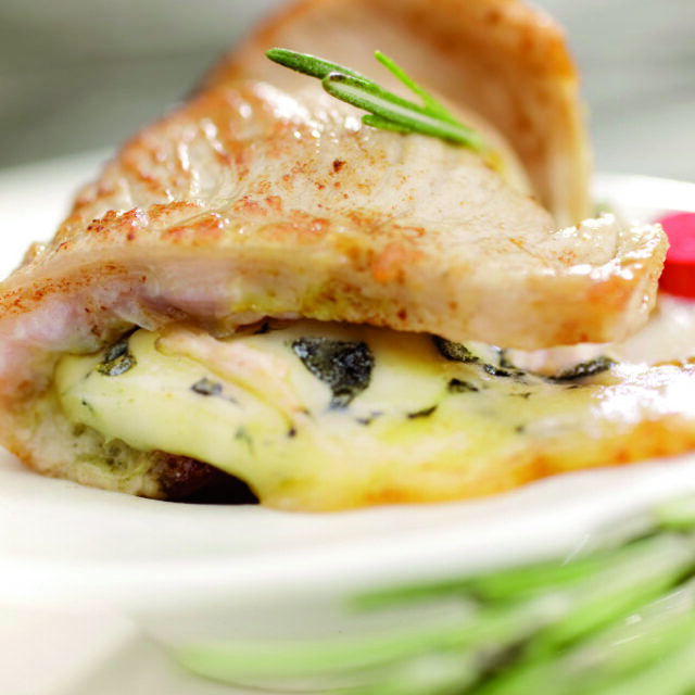 Picatta de veau aux olives vertes et à la Fourme d’Ambert