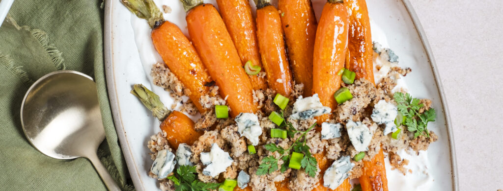 Carottes rôties et son crumble de Fourme d’Ambert