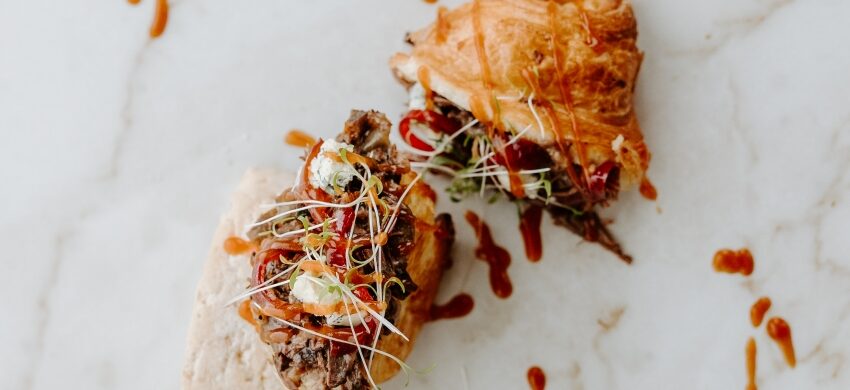 Croissant Pull Beef à la Fourme d&rsquo;Ambert, sauce barbecue farmer auvergnate